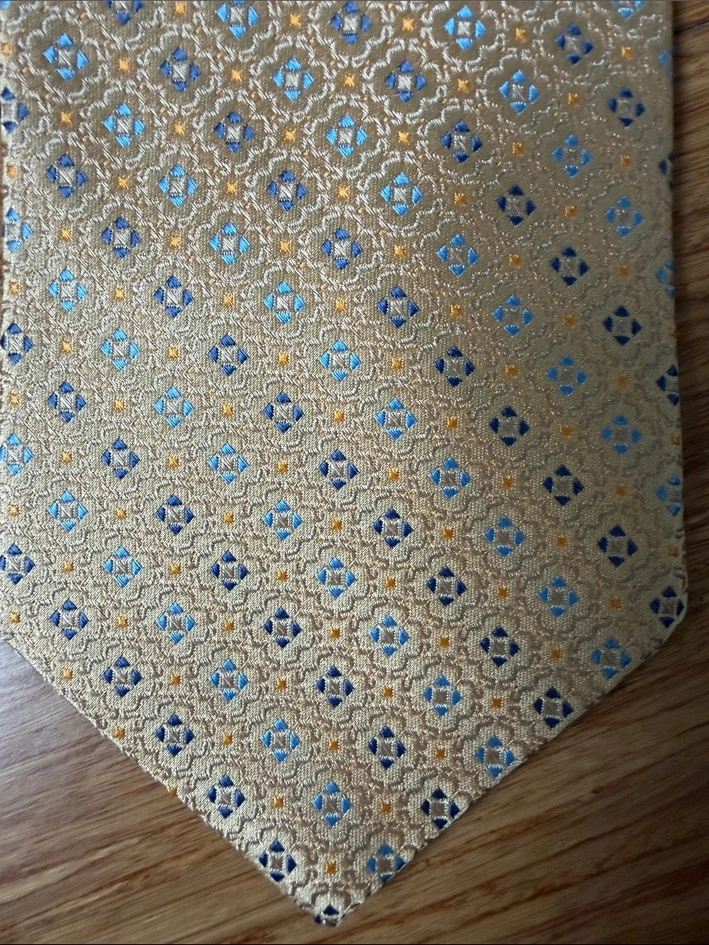 (11t) Joseph & Feiss International 100% Silk Gold Blue Geometric Medallion tie